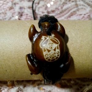 Leather & Wooden Turtle bracelet.